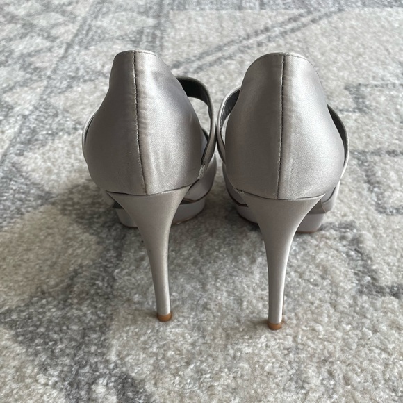 BCBGMAXAZRIA Silver Satin Heel Shoes - Size 9 - Picture 4 of 5